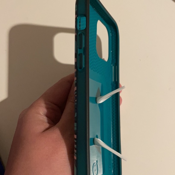 Loopy case - Picture 3 of 4